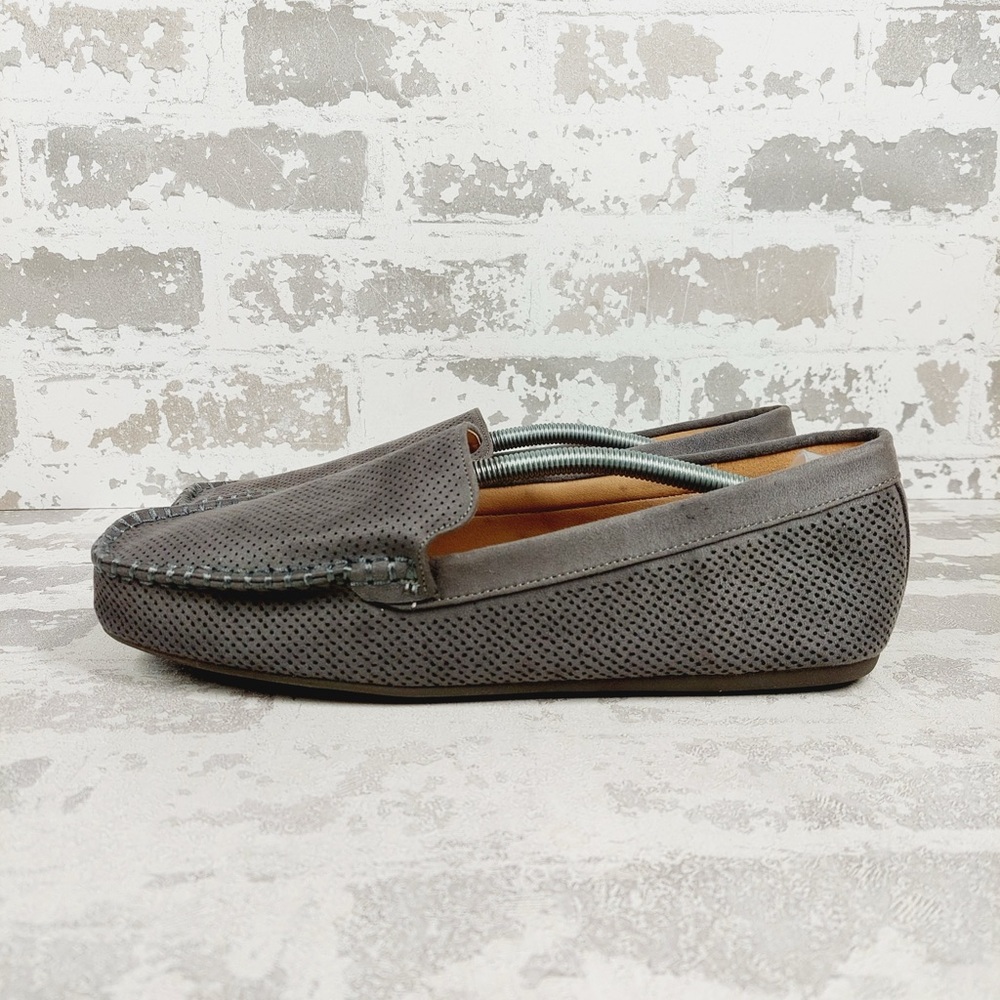 NEW Journee Collection Loafers Gray Faux Leather Slip On Driving Moccasins E757